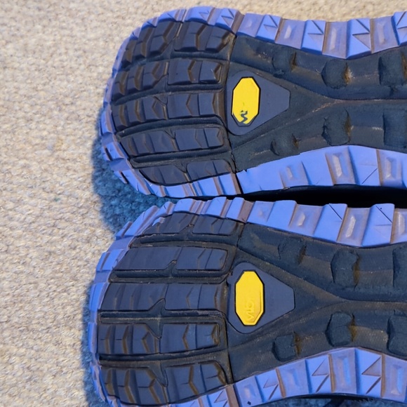 WOMENS ALTRA Olympus 5 Trail running shoe size 8.5 - Picture 9 of 11